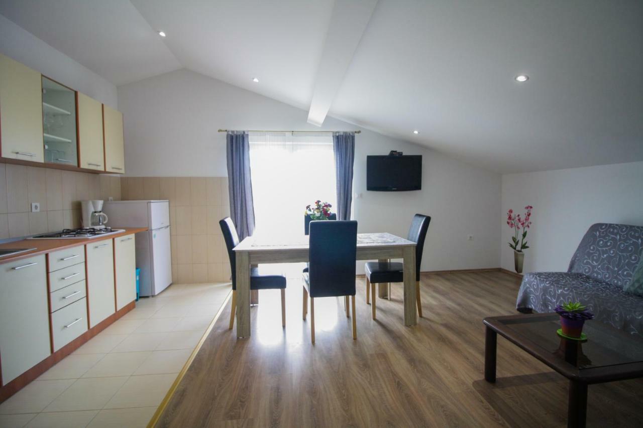 Sebi Apartment 300 M From Beach Rovinj Exterior photo